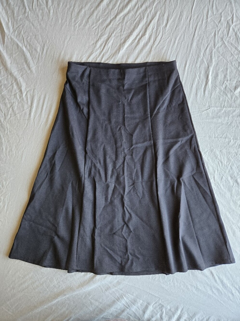 Trisisto Femme Black A-Line Midi Skirt - Size 6 (Made in Canada)
